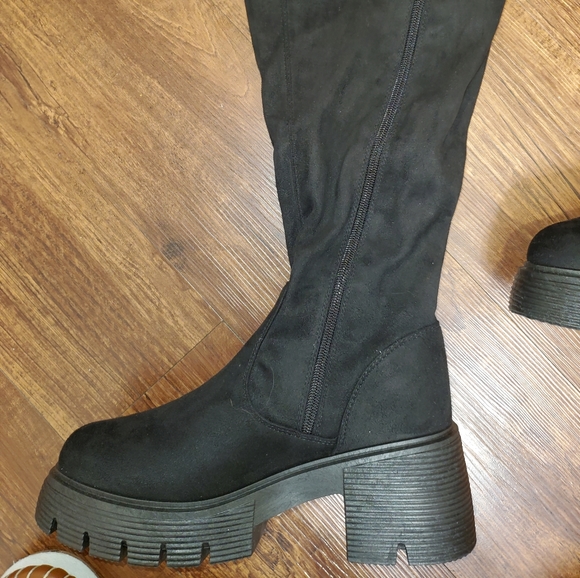New Rouje Black Suede Knee High Chunky Heel Moto Grunge Pull Up Zip Boot 7 1/2 - Picture 3 of 12
